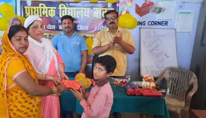 हरदोई: परिषदीय स्कूलों के निकले रिजल्ट, छात्र-छात्राओं के साथ हुई अभिभावकों की बैठक