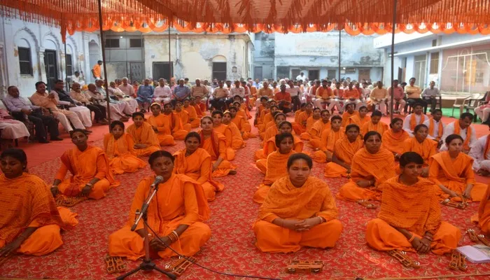 अयोध्या: रामकथा के 53 प्रशिक्षुओं को दीक्षा देकर दिलाई शपथ, सामाजिक सेवा का लिया संकल्प
