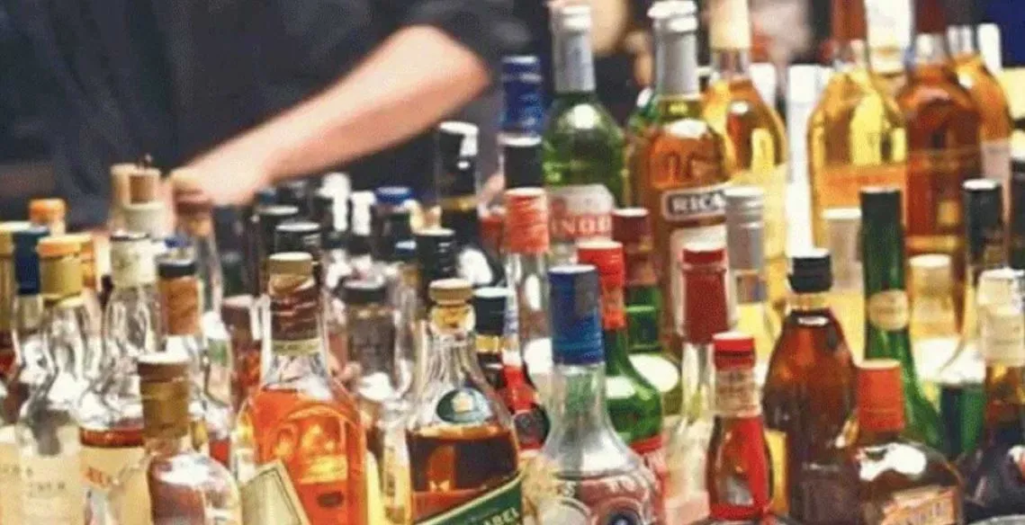 सीतापुर: अवैध शराब के साथ पुलिस ने 33 आरोपियों को किया गिरफ्तार
