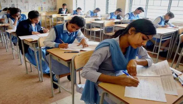 फिरोजाबाद: बोर्ड परीक्षा में मृतक शिक्षकों की भी लगी ड्यूटी, बेसिक शिक्षा अधिकारी ने सफाई में कही यह बात