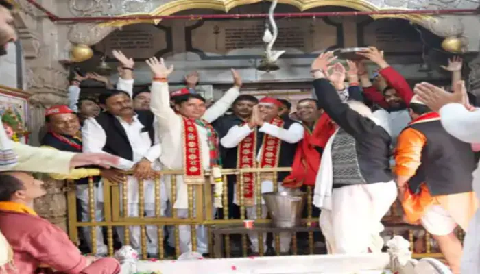 अखिलेश यादव ने काशी के कोतवाल बाबा काल भैरव और महामृत्युंजय महादेव का दर्शन कर मांगा आशीर्वाद