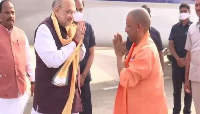 लखनऊ पहुंचे गृह मंत्री अमित शाह, शुरू हुई विधायक दल की बैठक