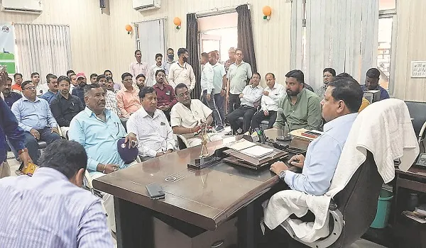 अपर नगर आयुक्त को सपा नेता ने दी धमकी, कहा- मैं आजम खां का दाहिना हाथ…