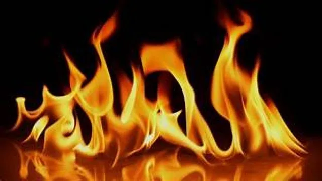 लखनऊ: पेंट की दुकान में लगी आग, लाखों का सामान जलकर हुआ खाक