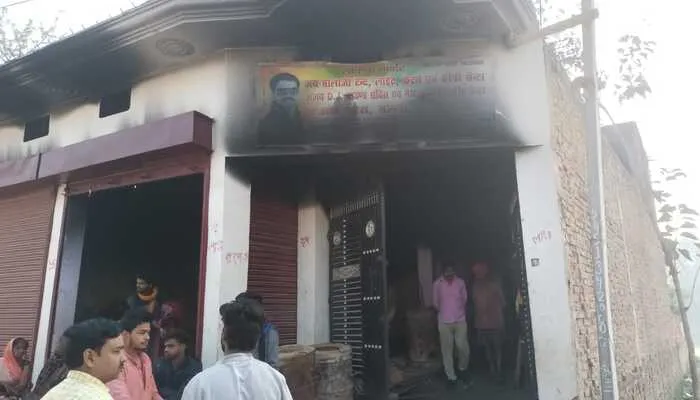 बहराइच: टेंट की दुकान में लगी आग, लाखों का हुआ नुकसान