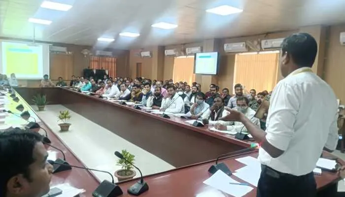 अयोध्या: पहले चरण की ट्रेनिंग में 285 मतगणना कार्मिकों को किया गया ट्रेंड