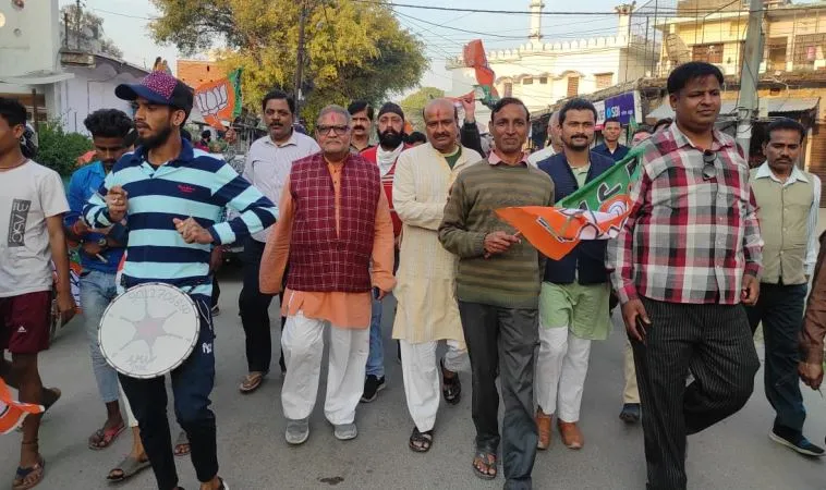 बरेली: भाजपा की जीत पर कैंट में मनाया जश्न
