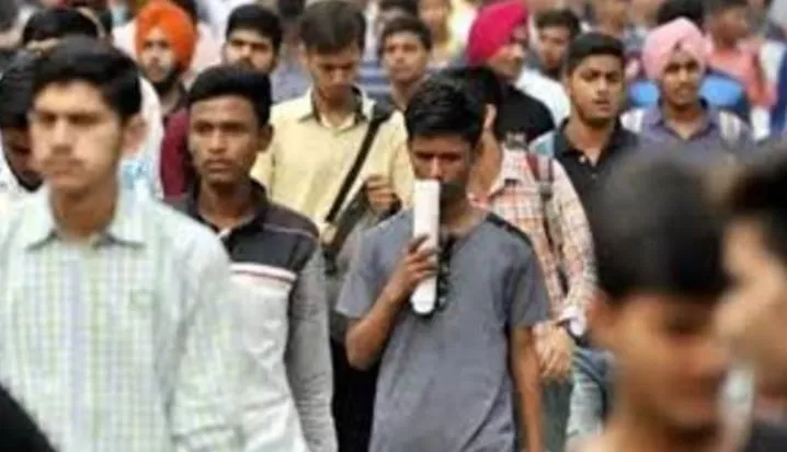 कोरोना काल के शुरू होने के बाद से 2.15 करोड़ लोगों को रोजगार का नुकसान- सरकार
