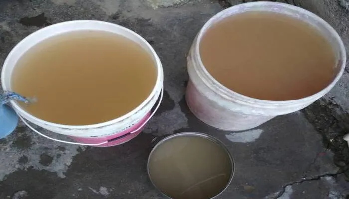 अयोध्या: नगर निगम की लापरवाही के चलते साधु संतों को पीना पड़ रहा गंदा पानी