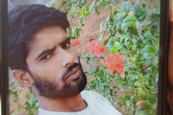 मुरादाबाद : सड़क हादसे में बाइक सवार की मौत, होली मिलने मौसी के घर जा रहा था युवक