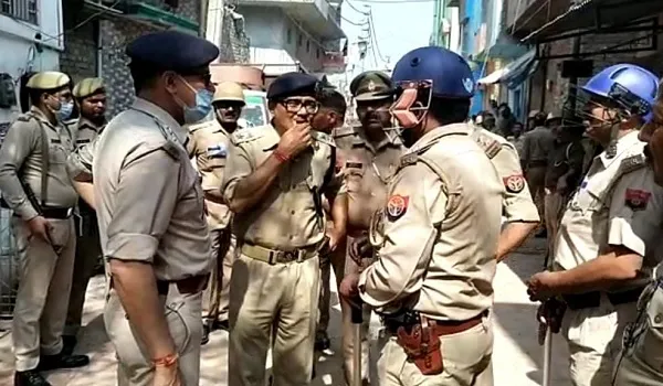 अमरोहा : होली पर डीजे बजाने को लेकर दो पक्षों में पथराव, कई लोग घायल
