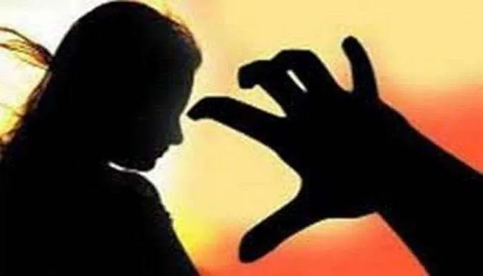 आगरा: घर में घुसकर आरोपी ने महिला और उसकी बेटी के साथ की छेड़छाड़, पुलिस ने राजीनामा का बनाया दबाव