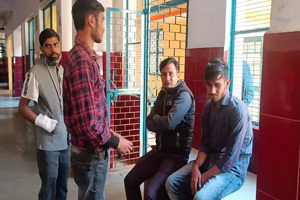 मुरादाबाद : ट्रक की टक्कर से बाइक सवार छात्र को मौत, साथी घायल