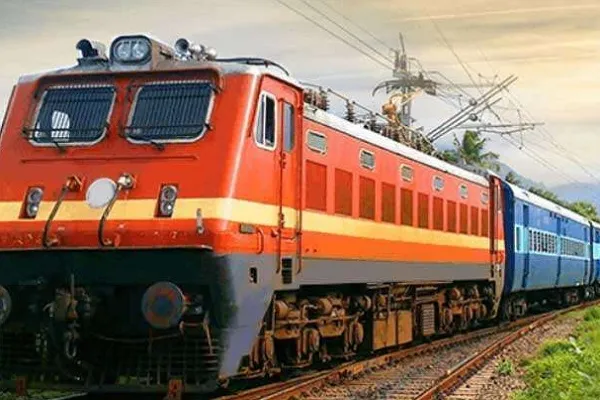 बरेली: ट्रेन से गिरकर हुई युवक की मौत