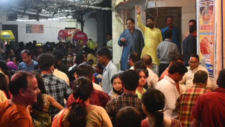 बरेली: ठाकुरजी को लगाया जलेबी का भोग