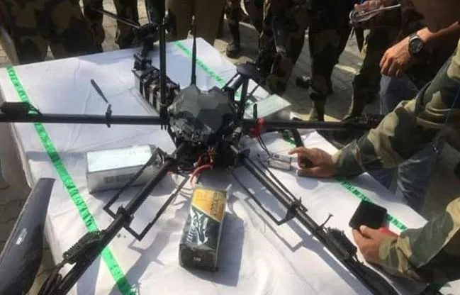 नशीला पद्रार्थ लेकर फिर पंजाब सीमा में घुसा पाकिस्तानी ड्रोन, BSF ने मार गिराया