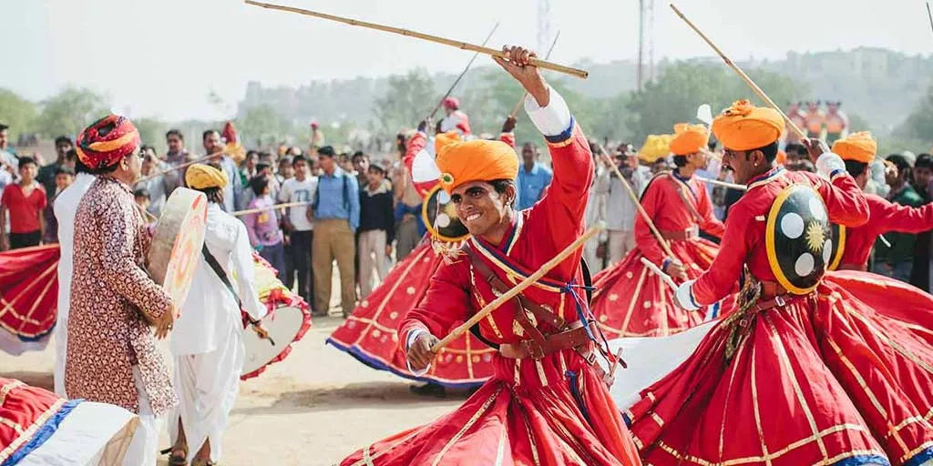 आगरा: तेज धूप ने फीकी की ताज महोत्सव की रौनक, पर्यटकों की संख्या में आई कमी