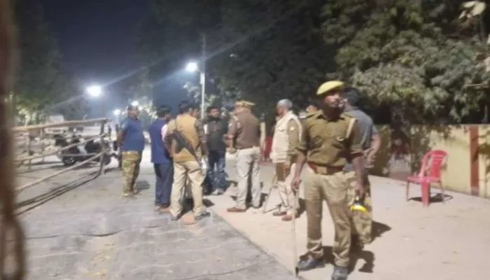 UP Election 2022: सुल्तानपुर में मतगणना केंद्र पर गाड़ी छोड़कर भागा जेई, बढ़ाई गई सुरक्षा