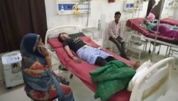 रायबरेली: पुरानी रंजिश के चलते घर में अकेली युवती पर आरोपी ने किया चाकू से ताबड़तोड़ हमला
