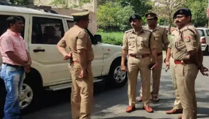 गाजियाबाद: पेट्रोल पंप के कर्मचारी  से बदमाशों ने फायरिंग कर लूटे 25 लाख रुपए