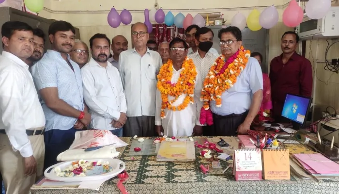 बहराइच: इंटर कॉलेज के प्रधानाचार्य हुए सेवानिवृत्त, दी गई भावभीनी विदाई