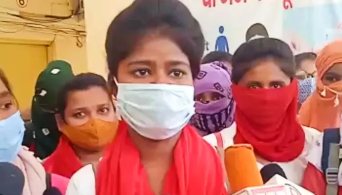 बांदा: महिला डिग्री कॉलेज के प्रिंसिपल पर छात्राओं ने टेबलेट वितरण को लेकर लगाया यह गंभीर आरोप