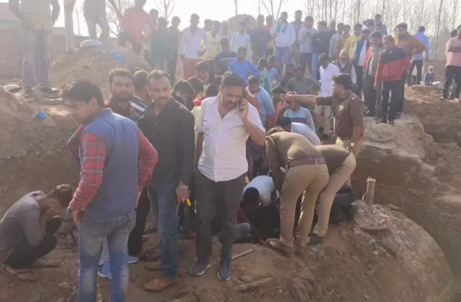बिजनौर: मिट्टी की ढांग गिरने से एक मजदूर की मौत, दो घायल