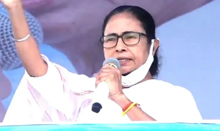 वाराणसी: ममता ने काशी विश्वनाथ मंदिर के दरबार में लगायी हाजिरी, बीजेपी पर बोला हमला