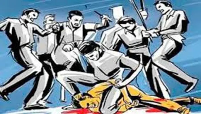 एटा: दो पक्षों के बीच हुई झड़प, पथराव से घायल हुए लोग