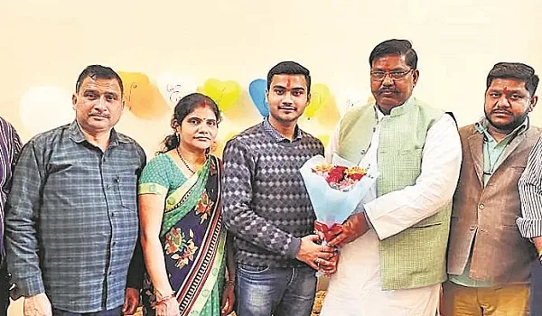 यूक्रेन से मुरादाबाद पहुंचे हसनैन और सरताज, 11 छात्रों के घर वाले अभी गुमसुम