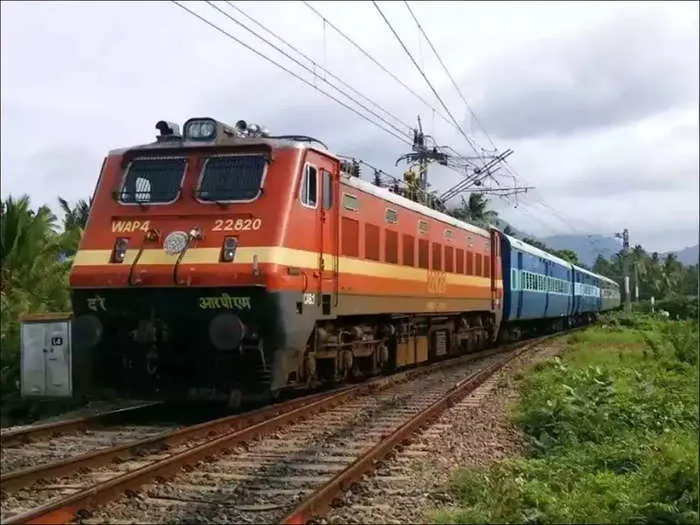 लखनऊ: रंगों के त्योहार पर दिल्ली व बिहार के लिए चलेंगी होली स्पेशल ट्रेनें, यात्रियों को मिलेगी राहत