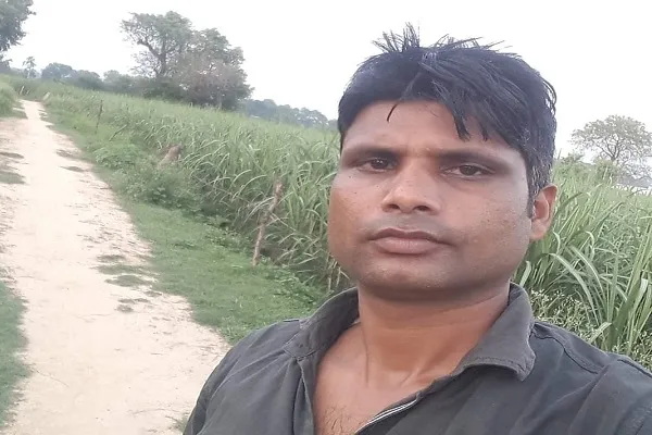 मुरादाबाद : सड़क पर युवक का शव मिलने से सनसनी, जांच में जुटी पुलिस