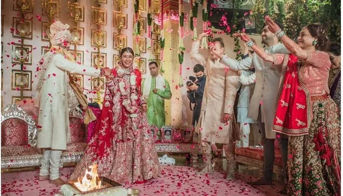 अनमोल अंबानी शादी के बंधन में बंधे, मां टीना ने शेयर की फोटो, देखें तस्वीरें