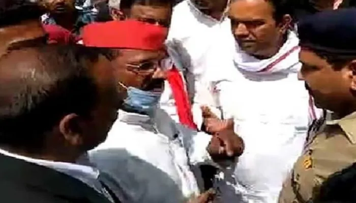 UP MLC Election 2022: फर्रुखाबाद में बीजेपी समर्थकों ने सपा प्रत्याशी को पीटा, फाड़ा नामांकन पत्र का एक सेट