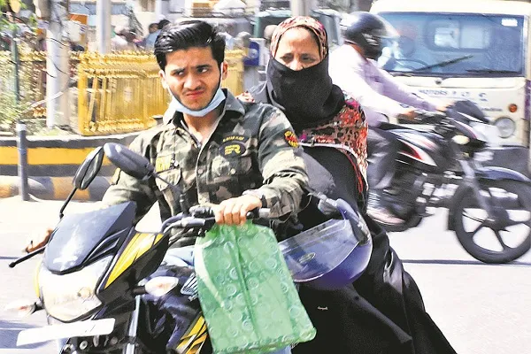 मुरादाबाद : हेलमेट लगाना अपनी शान के खिलाफ समझते हैं शहर के बाइक सवार, सड़क दुर्घटना के कारण हर साल बढ़ रहा मौत का ग्राफ
