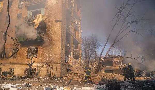 Russia-Ukraine War : यूक्रेन में बजा खतरे का सायरन, जेलेंस्की ने मारियुपोल की घेराबंदी को बताया रूस का ‘आतंक’