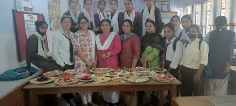 हल्द्वानी: महिला महाविद्यालय में गृह विज्ञान की छात्राओं ने बिखेरी प्रतिभा, पॉट सजाए, तोरण बनाए, बनाया लजीज सलाद