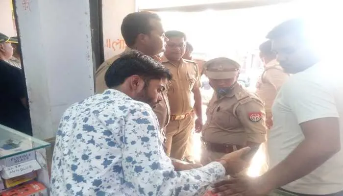 कन्नौज: अराजक युवकों ने मोबाइल की दुकान में की तोड़फोड़, दुकानदार से की मारपीट
