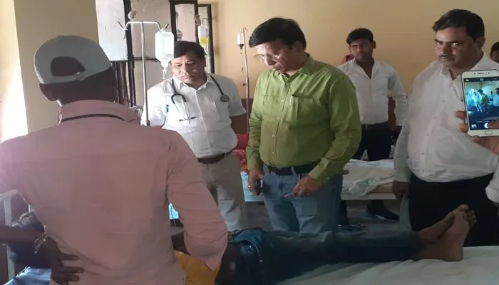 उन्नाव: सीएमओ के निरीक्षण से सीएचसी में मचा हड़कंप, वार्ड में गंदगी देख चिकित्सा प्रभारी को लगाई फटकार