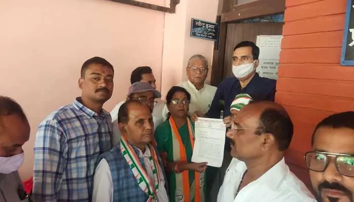 उन्नाव: कांग्रेसियों ने महंगाई के विरोध में राज्यपाल को भेजा ज्ञापन, बीजेपी सरकार को जमकर कोसा