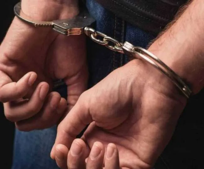 अयोध्या: लॉ के पेपर में पकड़ी गई नकल सामग्री, प्राचार्य समेत छह लोग किये गये गिरफ्तार