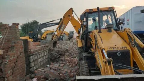 हल्द्वानी: पड़ोसी ने दिखाई दबंगई, जेसीबी से ढहा दी नीव, रिपोर्ट दर्ज