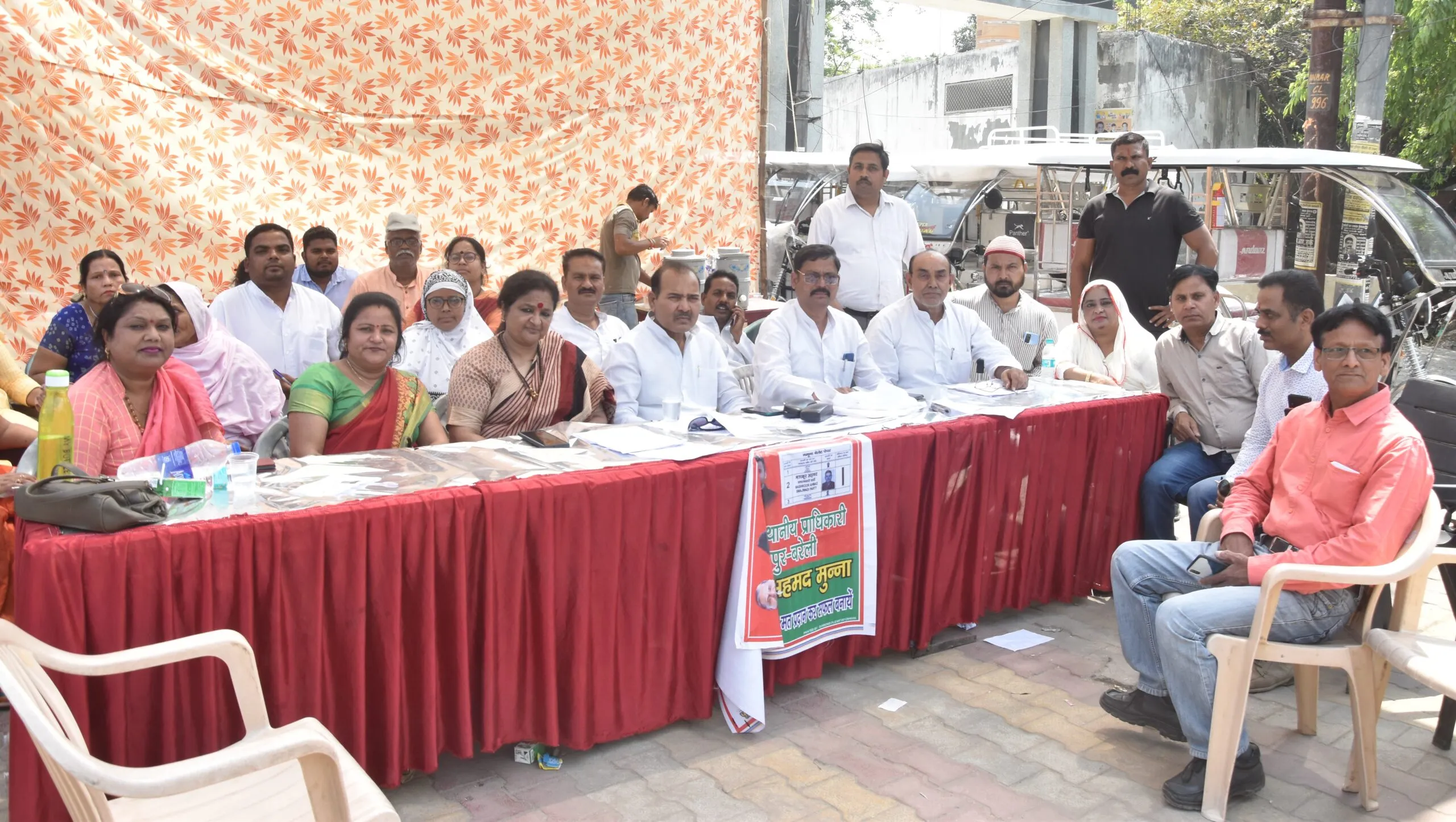 बरेली:  नवाबगंज में वोट डालने को लेकर टकराव की बनी स्थिति, एसडीएम ने संभाली