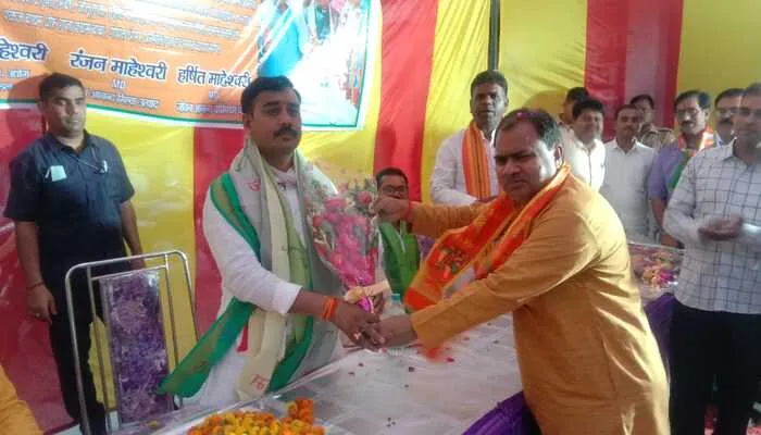 हरदोई: निर्विरोध नवनिर्वाचित एमएलसी व क्षेत्रीय विधायक का व्यापारियों और भाजपाइयों ने किया स्वागत