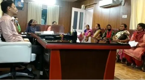 हल्द्वानी: प्राइवेट स्कूलों की मनमानी तो कोई सिस्टम से न्याय पाने की आस में पहुंचा कमिश्नर के पास… देखें VIDEO