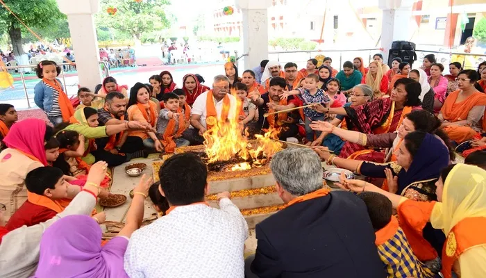 बाराबंकी: सरस्वती शिशु मंदिर में हवन पूजन के साथ प्रारंभ हुआ नया सत्र