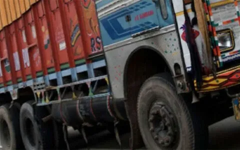 हल्द्वानी: बीमार पत्नी की दवा लेने जा रहे साइकिल सवार को ट्रक ने कुचला