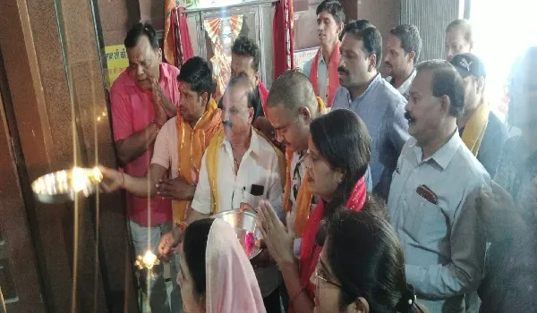 अमरोहा: धूमधाम से मनाई राम नवमी, मंदिरों में लगी भक्तों की लंबी कतार