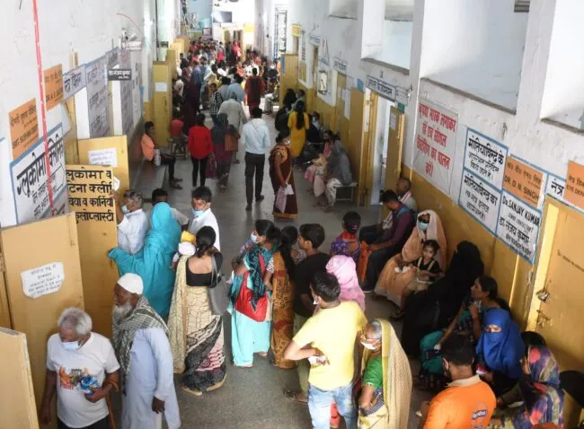 बरेली: स्मार्ट सिटी की चमक बढ़ा रही नाक और गले का संक्रमण