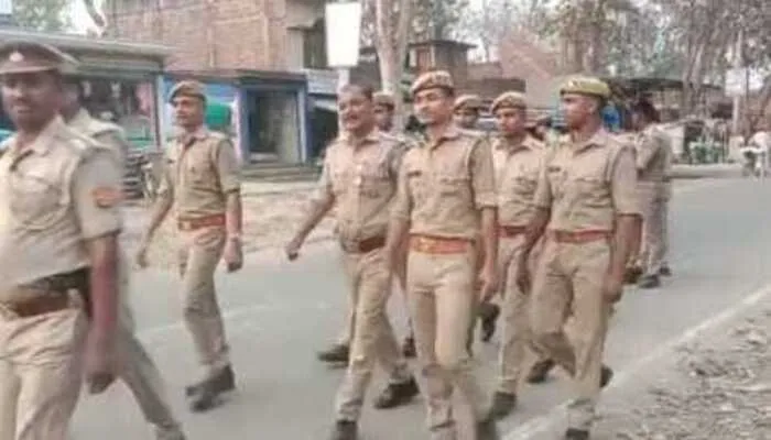 बहराइच: नवरात्र और रमजान को लेकर पुलिस ने किया फ्लैगमार्च, लोगों से की यह अपील